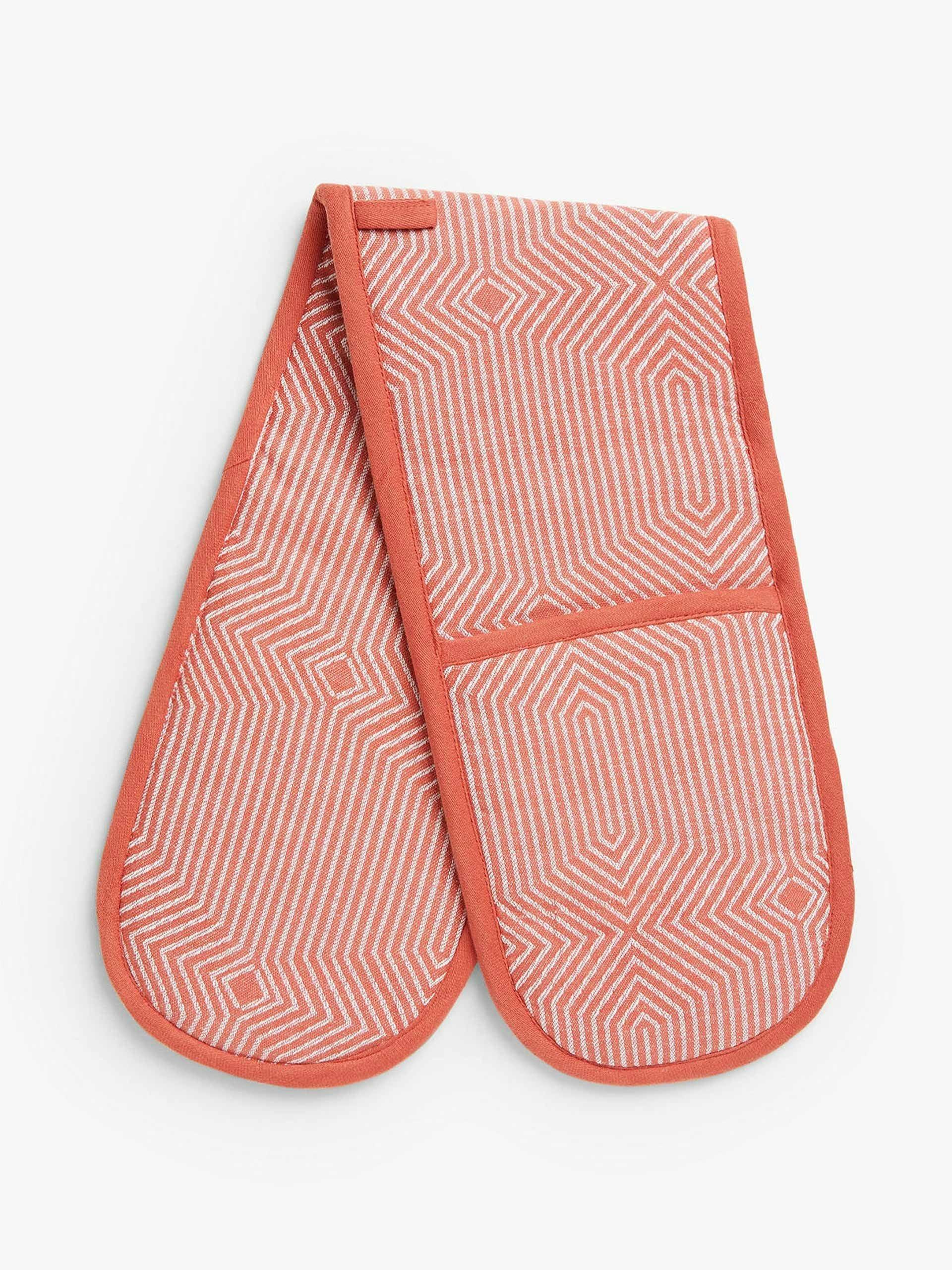 Patterned double oven glove